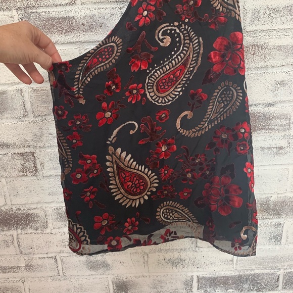 High Neck spaghetti strap velvet paisley top - Picture 2 of 3